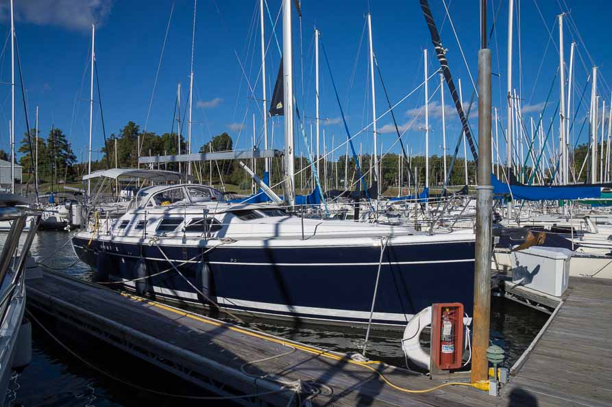Image of a marina.