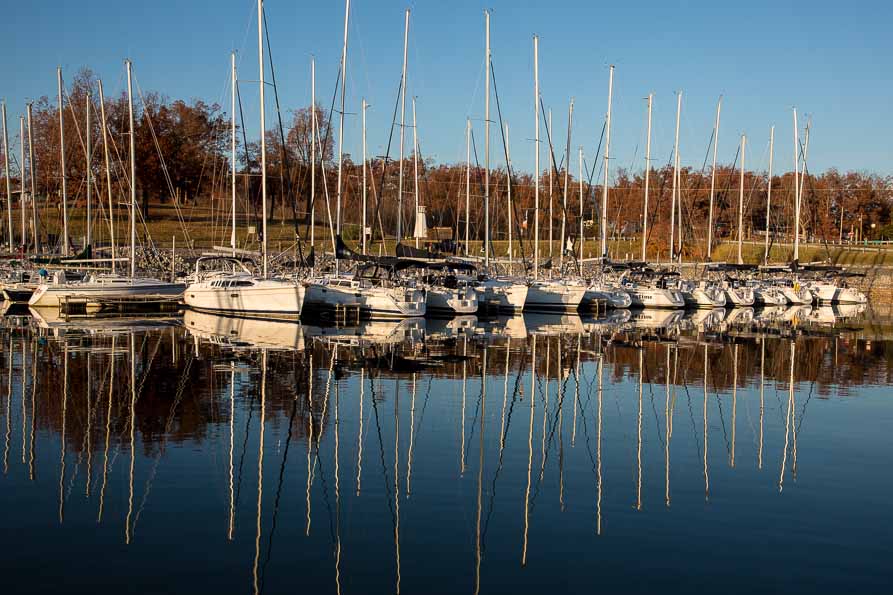 Image of a marina.